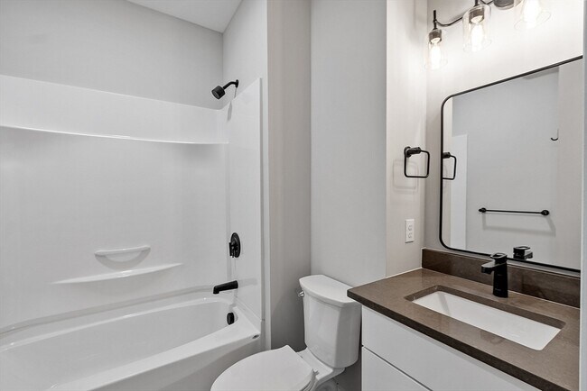 Building Photo - 409 Main St