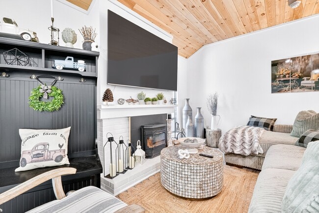 Building Photo - 401 Heritage Vlg