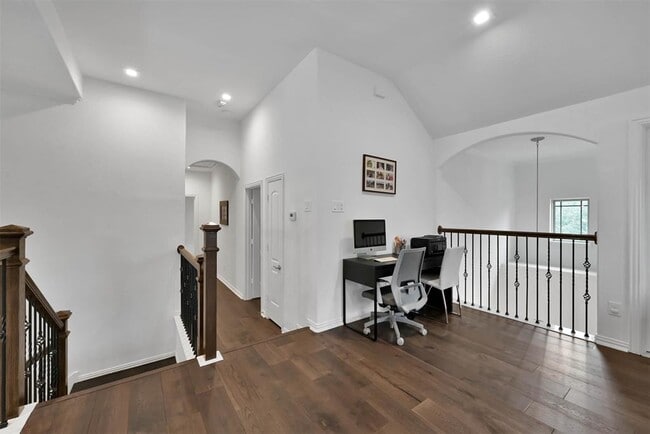 Building Photo - 51 Sandwell Place