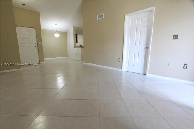Building Photo - 2881 N Oakland Forest Dr