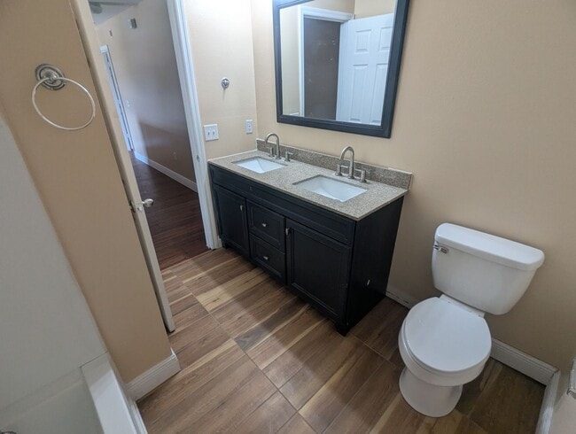 Building Photo - FOR RENT 4 Bedroom 2 1/2  Bath with Den/Office/5th bedroom, Furry  friends Welcome!