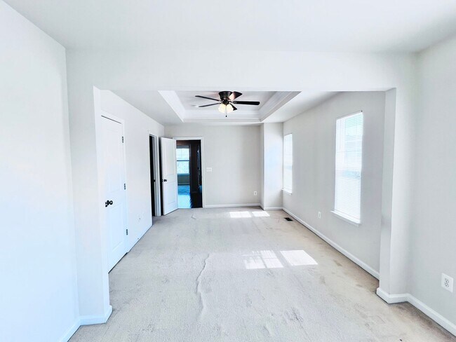 Building Photo - STAFFORD - 3 BEDROOM TOWNHOUSE - WOODSTREAM