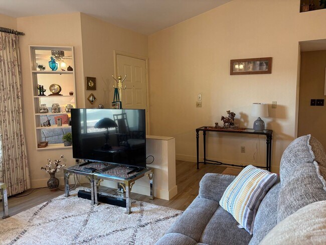 Building Photo - Welcome to this charming 2-bedroom, 2-bathroom home located in the desirable Leisure World a 45+ ...