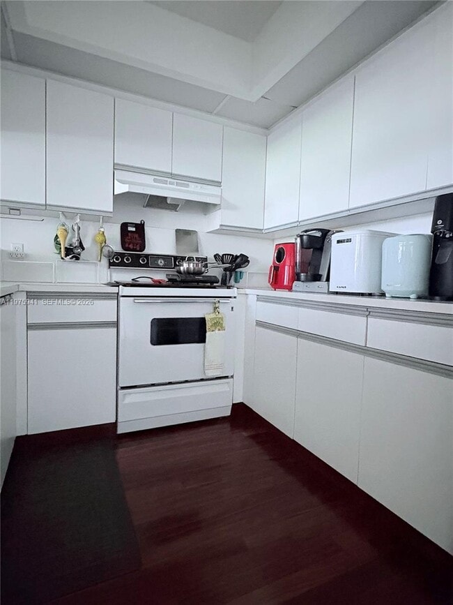 Building Photo - 1300 SW 125th Ave