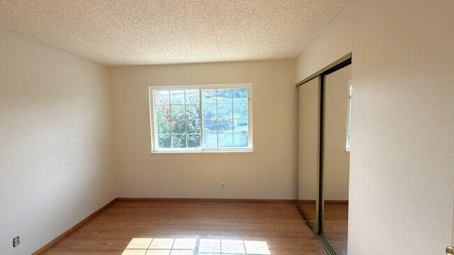 Building Photo - 3919 Almondwood Ct