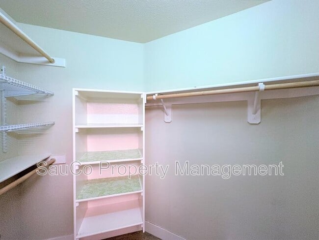 Building Photo - 727 NE 65th Ct