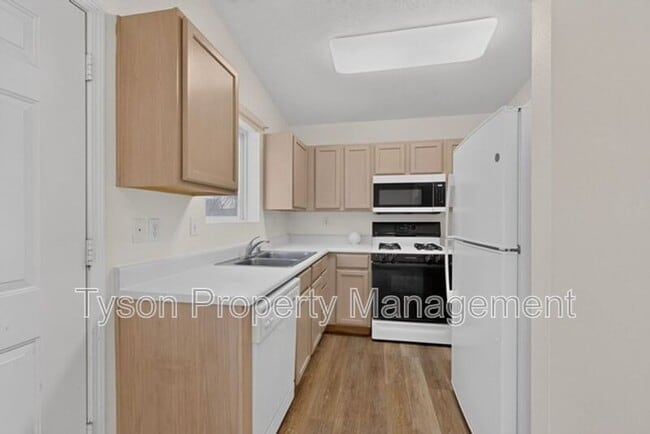 Building Photo - 328 Escena Pl SE