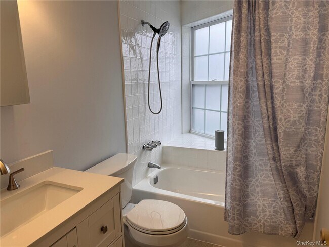 Building Photo - 197 Ramapo Rd