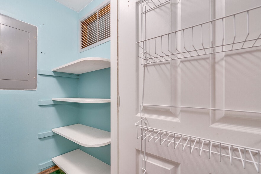 Large Pantry in Kitchen. - 1280 Middle Tennessee Blvd