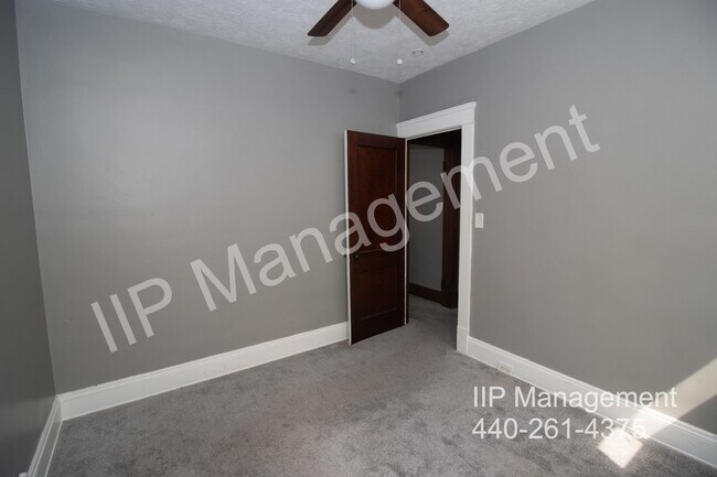 Building Photo - 3104 Montclair Ave