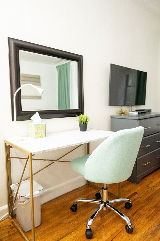 Building Photo - 328 E 74th St