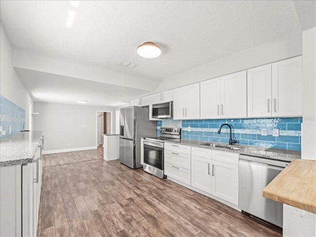 Building Photo - 2200 Capri Dr