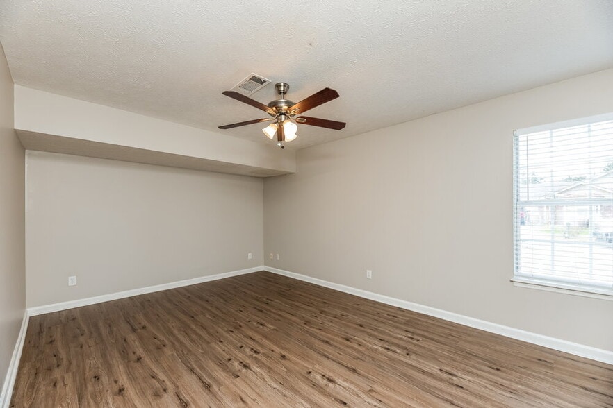 Building Photo - 101 Brandy Ct