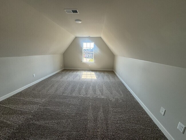 Building Photo - 6195 Clover Ct