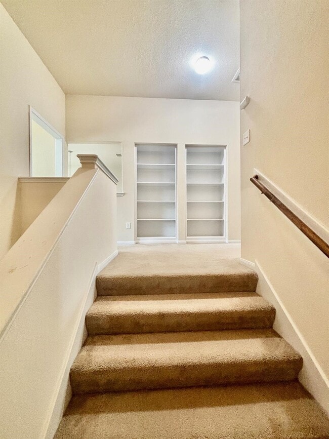 Building Photo - 9947 Valance Way