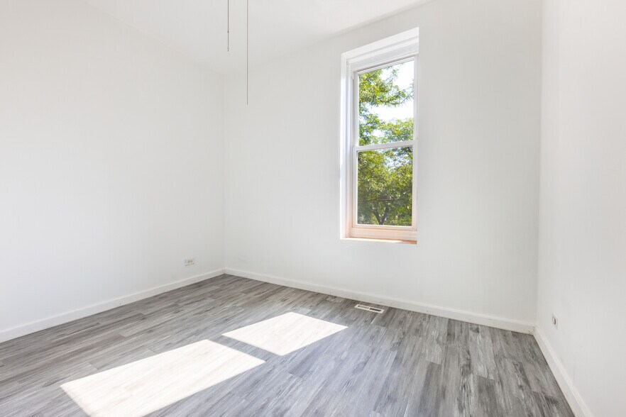 Building Photo - 901 W 19th St