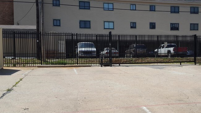 Building Photo - 711 N Ewing Ave