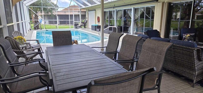 Building Photo - 4705 Holly Dr