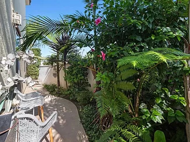 Building Photo - Beautiful, Partially Furnished Oceanside Home