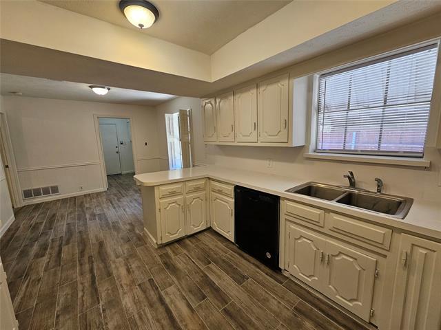 Building Photo - 2220 Eastwood Dr