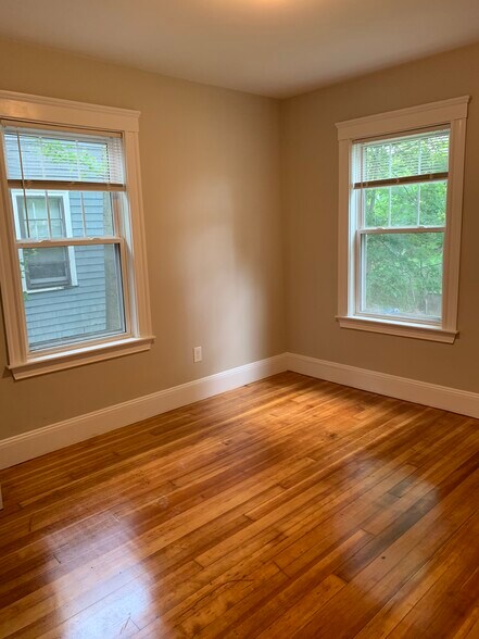 Building Photo - 21 Moraine St