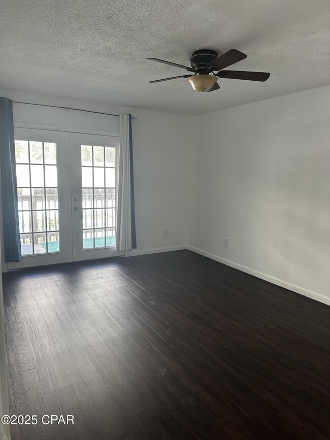Building Photo - 636 W Caladium Cir