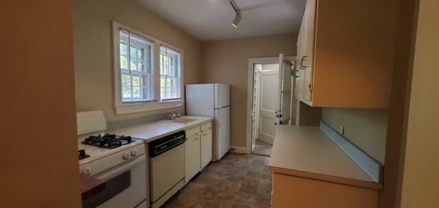 Building Photo - 932 Carr St