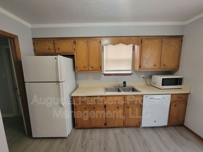 Building Photo - 4536 Hillside Dr