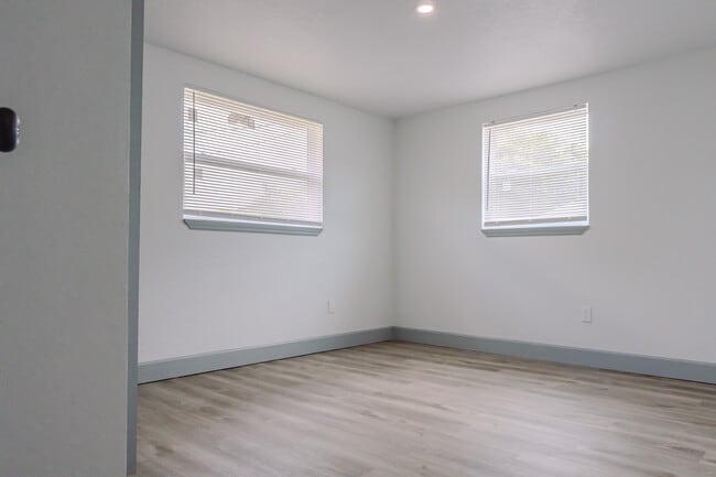 Building Photo - 217 Betty Ave