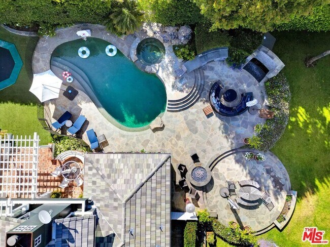 Building Photo - 1056 Corsica Dr