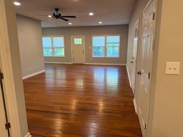 Building Photo - 557 Handyman Ct