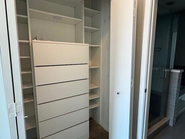 Building Photo - 313 NE 2nd St