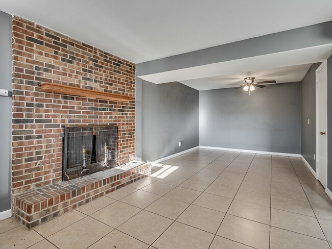 Building Photo - 2520 SW 68th St
