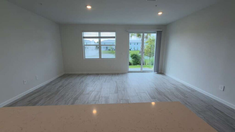 Building Photo - 613 Salisbury Cir