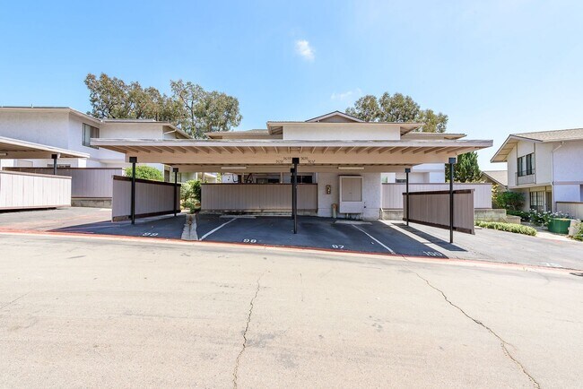 Building Photo - Amazing, Quiet University City Condo For Rent
