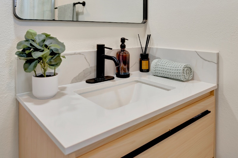 Building Photo - 1676 W Orangewood Ave