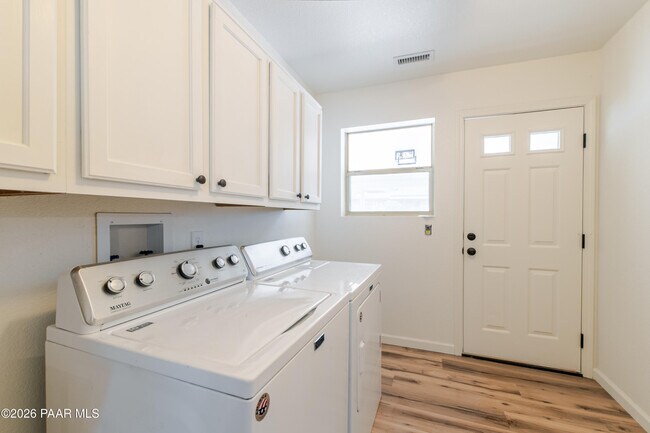 Building Photo - 4840 N Agua Fria Dr