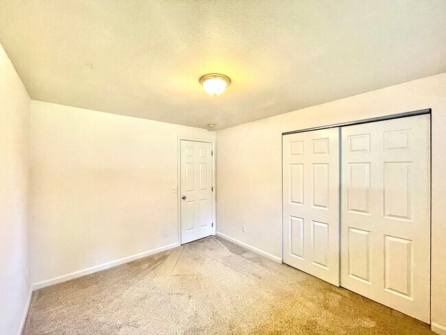 Building Photo - Mid-Century Gem in Kirkland’s Everest Park