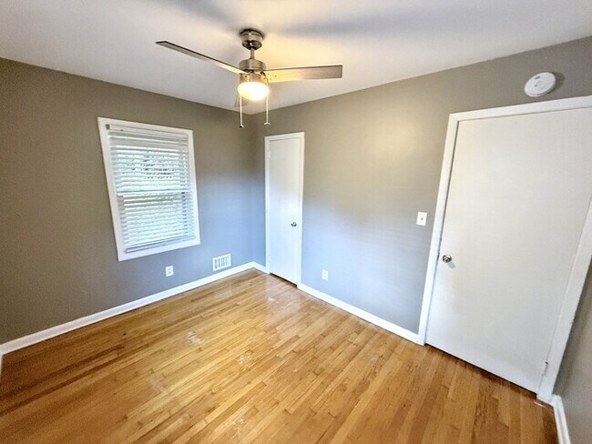 Building Photo - 5830 Walnut Grove Rd