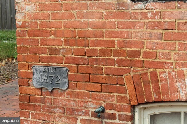 Building Photo - 509 S Market St