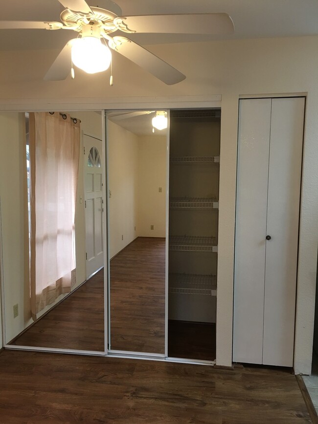 Building Photo - 2 bdrm 1.5 bath 2nd floor Southpointe at W...