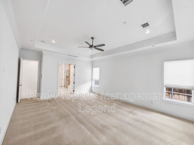 Building Photo - 809 Jamestown Ln