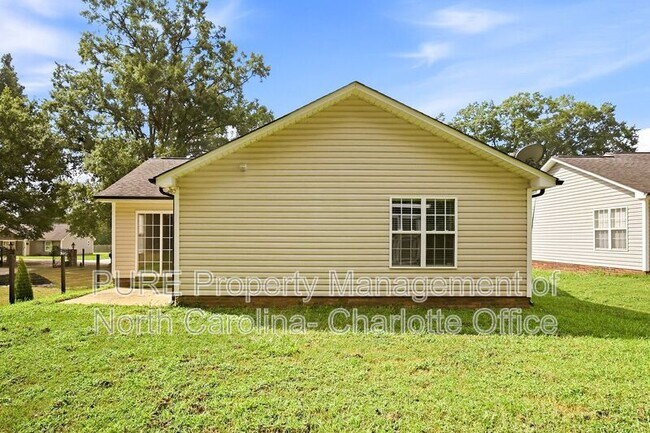 Building Photo - 1459 Ontario Dr