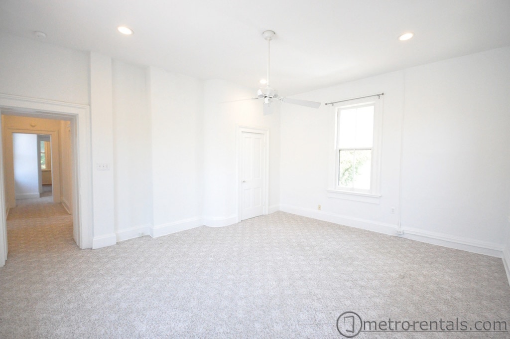 Living room - 888 City Park Ave