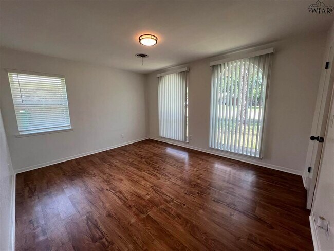 Building Photo - 3505 Regina Cir