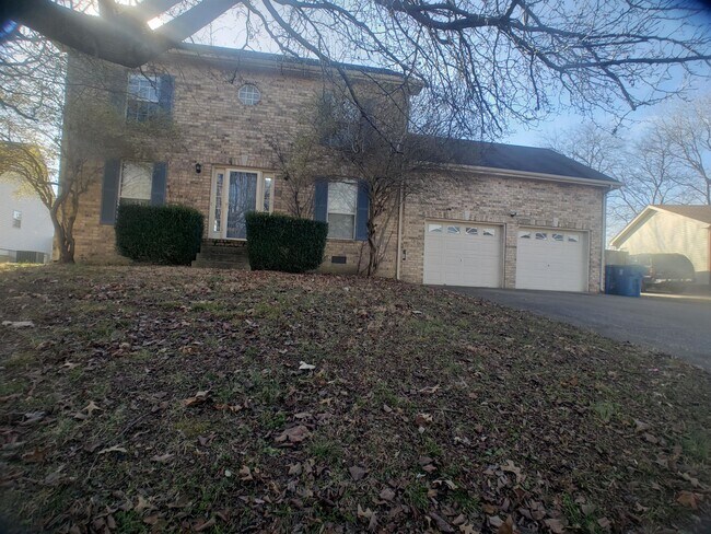 Building Photo - 2180 Riverway Dr
