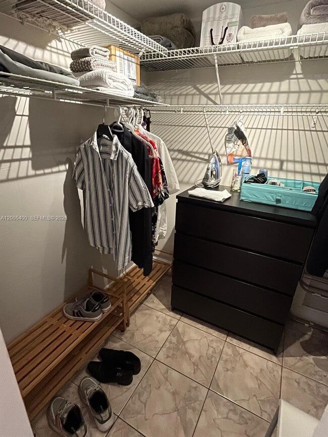 Building Photo - 3475 N Country Club Dr