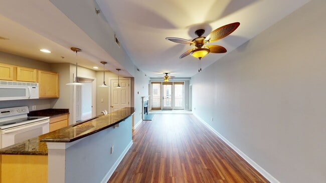 Building Photo - 718 W Trade St