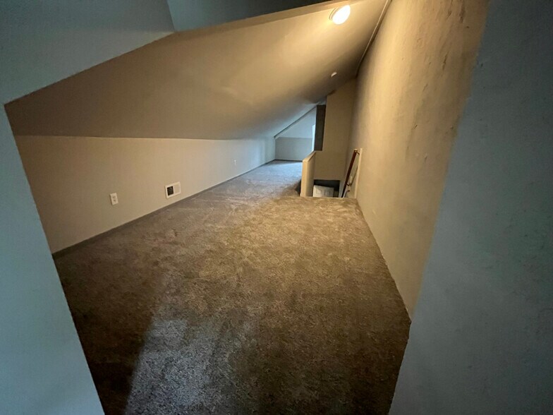 Building Photo - 284 W Maple St