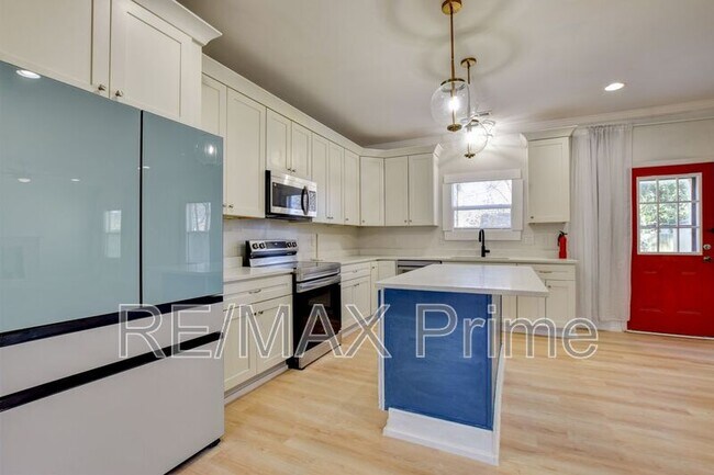 Building Photo - 8028 Glade Rd